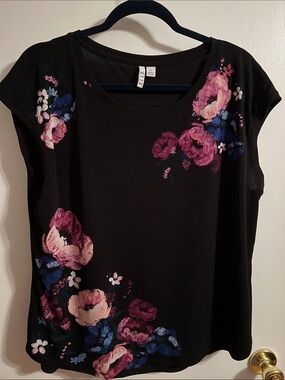 Elle Black Short-Sleeve Floral Tee with Pink & Blue Blossoms